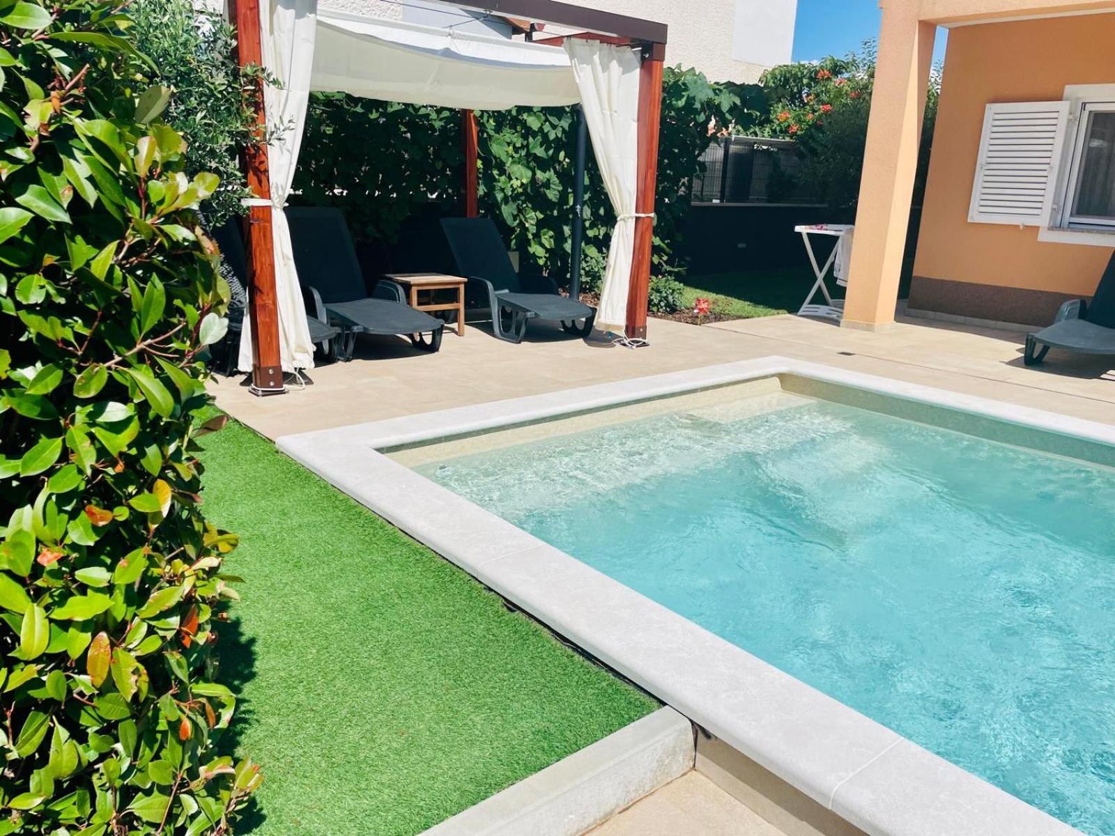 Boutique Apartment With Private Pool For Your Exclusive Use Novigrad  ภายนอก รูปภาพ