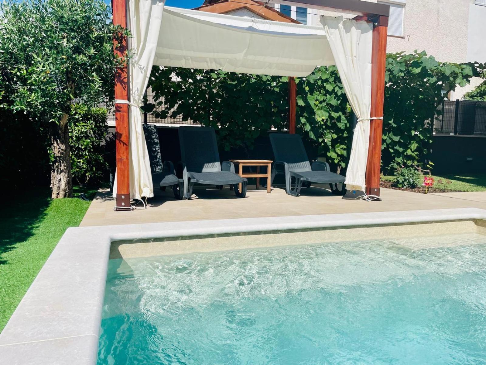 Boutique Apartment With Private Pool For Your Exclusive Use Novigrad  ภายนอก รูปภาพ